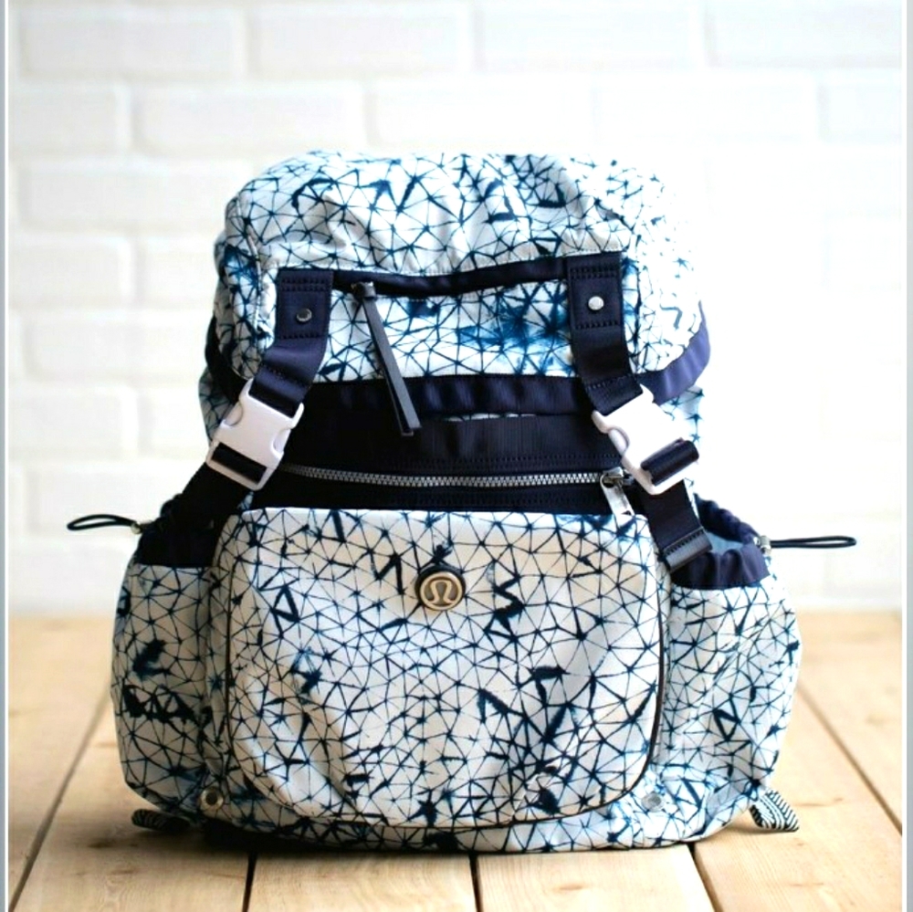 🌵LULULEMON Traveling Yogini Rucksack Rare print
